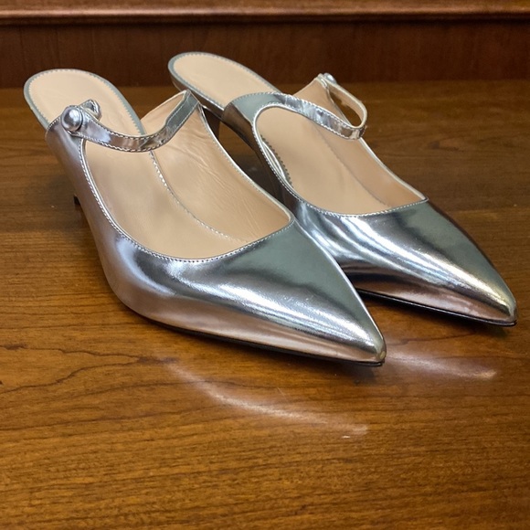 J Crew Colette mule heels in Italian specchio leather
Item BM692 - Picture 2 of 7